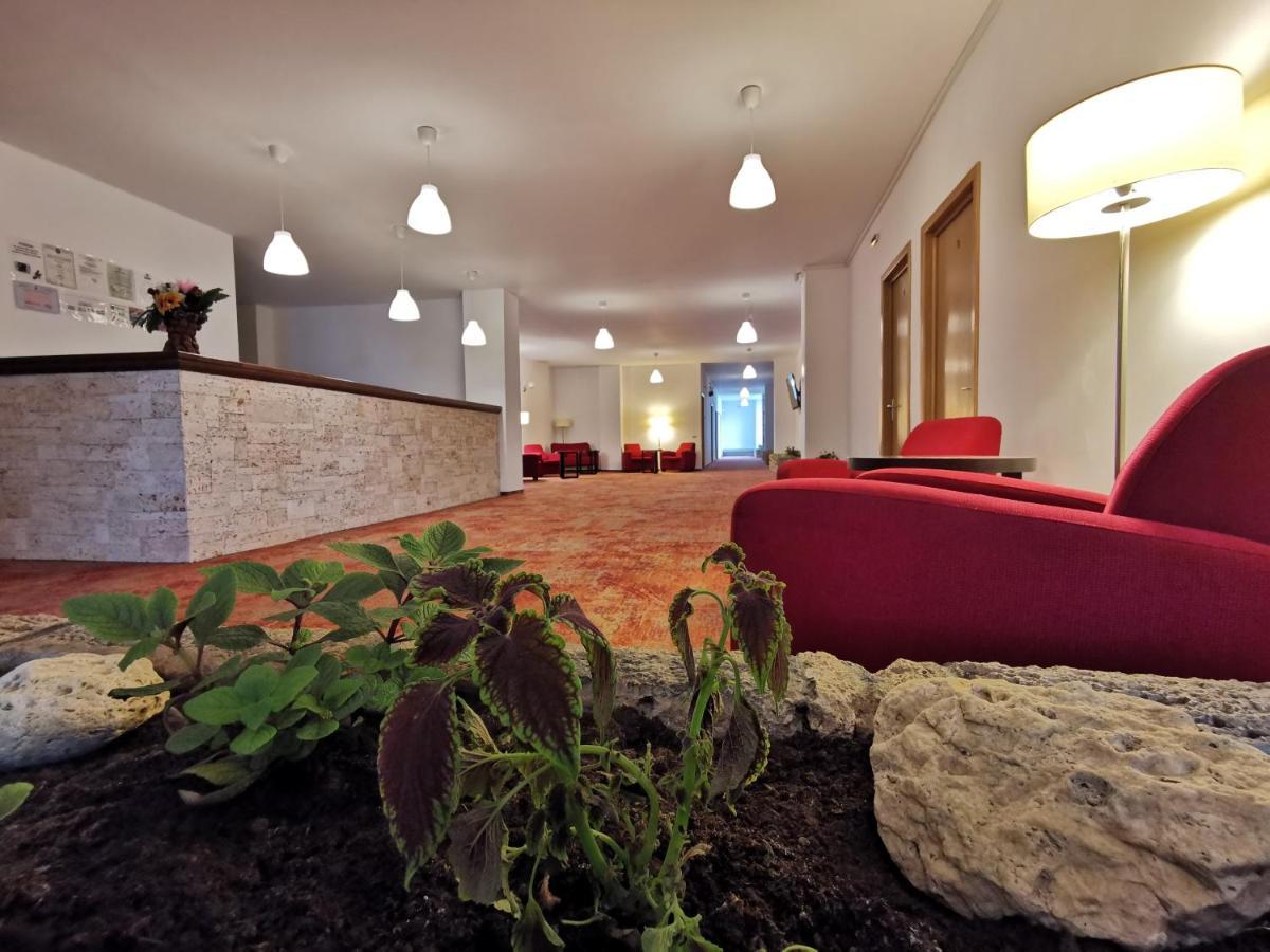 Hotel Mercur Эфорие-Суд Экстерьер фото